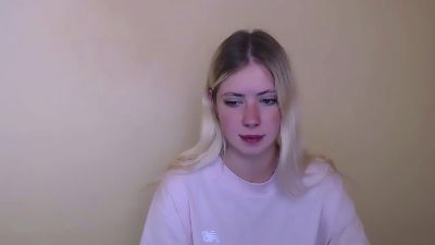 AliceMeaww_ from United States