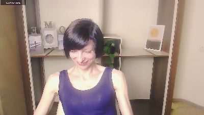 AngelinaLess_ from United States