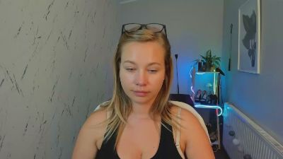 Holly_amazing from United Kingdom