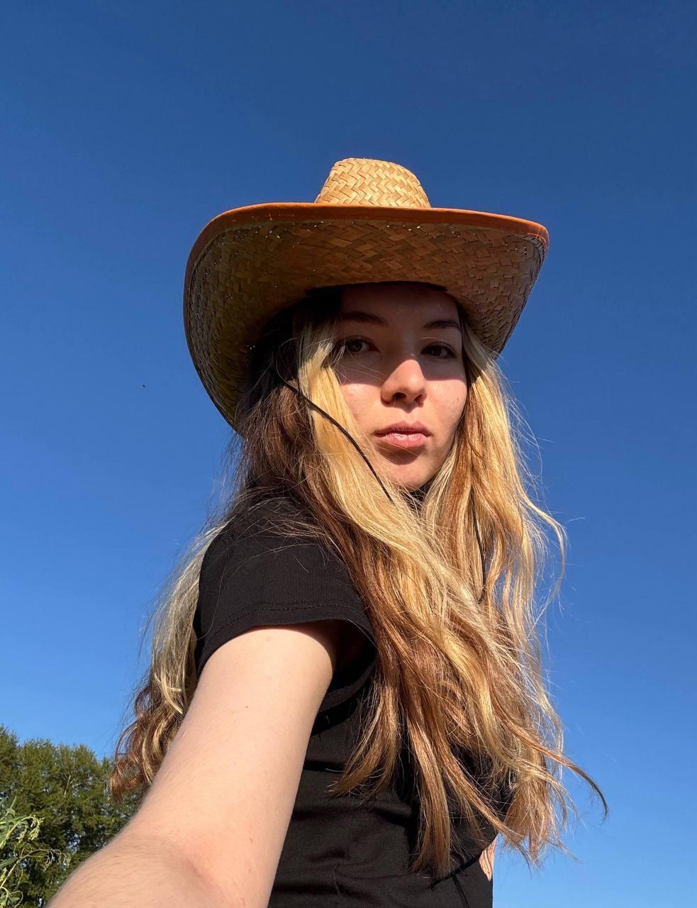 MaryleeElmblad from France