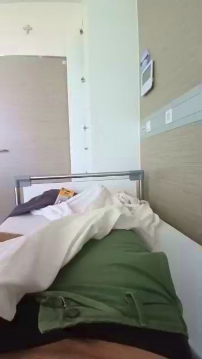 Nudedudebe from Belgium