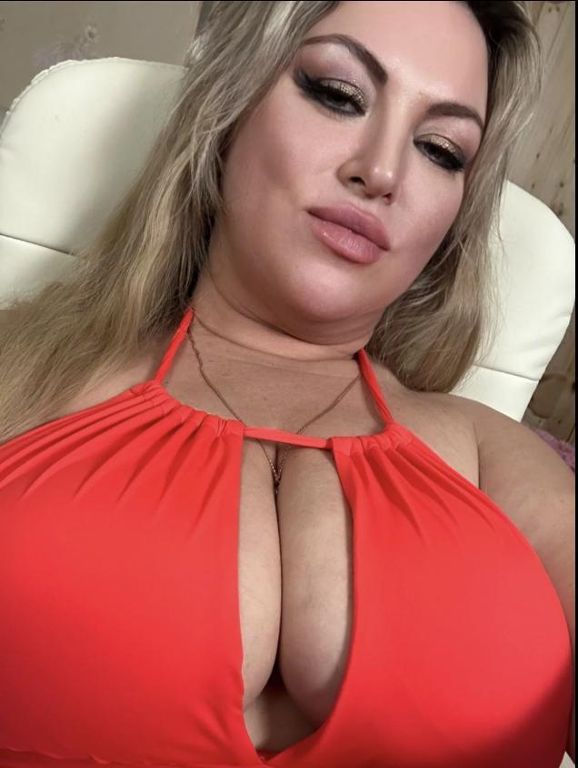 SquirtsMilf from United Kingdom