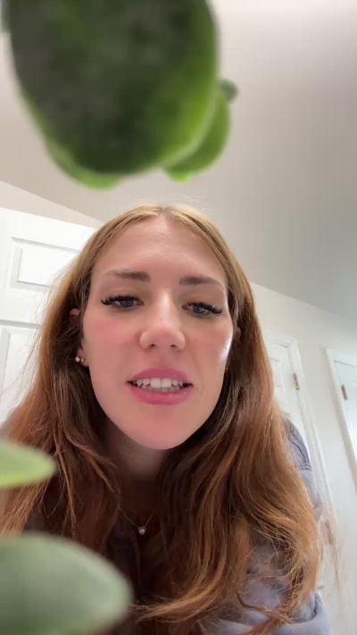 Sweetcheeks1998 from Canada