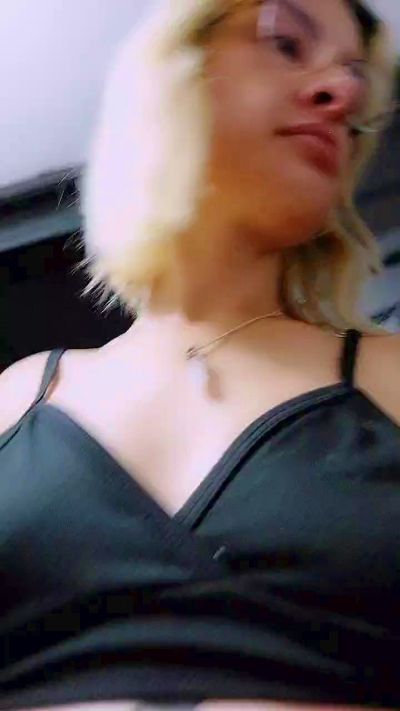 Youlittlestar28 from United Kingdom