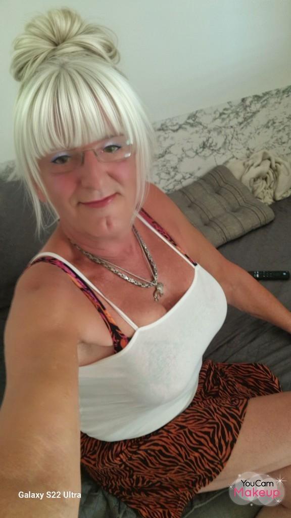 claudia2210 from Germany